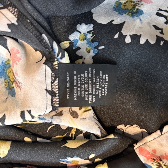 Black and Floral Dress - Picture 4 of 4